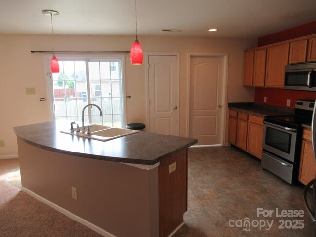 Building Photo - 122 Anastasia Ln