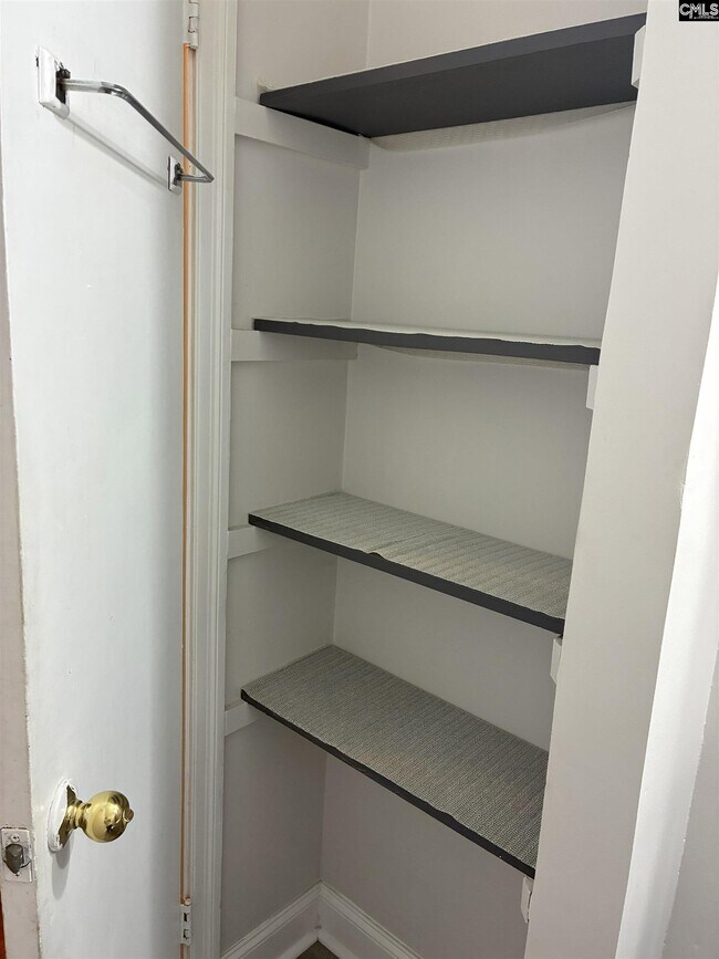 Building Photo - 617 Holland Cir