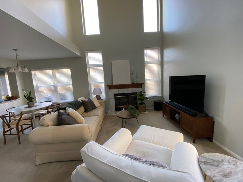 Family room - 344 S Lancelot Ln