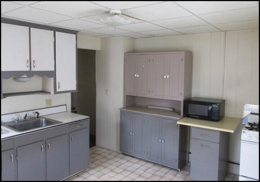 Building Photo - 132 N Winooski Ave