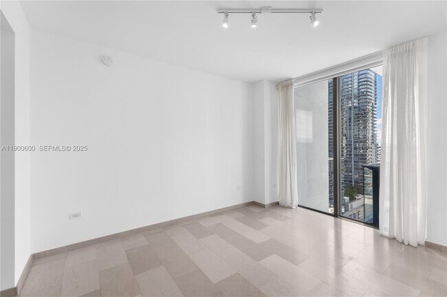 Building Photo - 68 SE 6th St