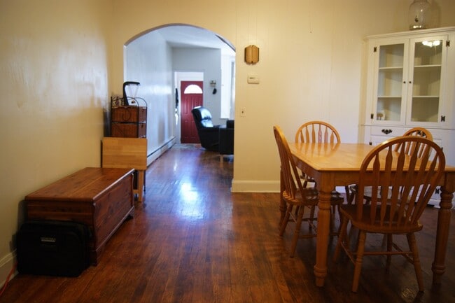 Building Photo - Charming 3 Bedroom Townhome in Hampden - B...