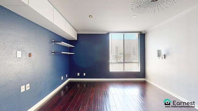 Building Photo - Spacious and Unique Ground-Floor 2BD/2BA U...