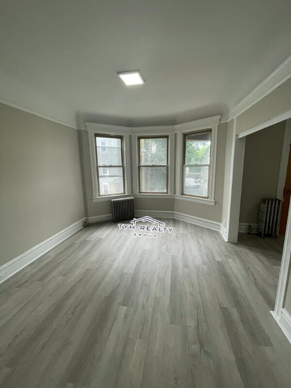 Building Photo - 314 21st St