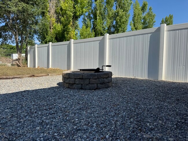 Building Photo - 156 W 100 S