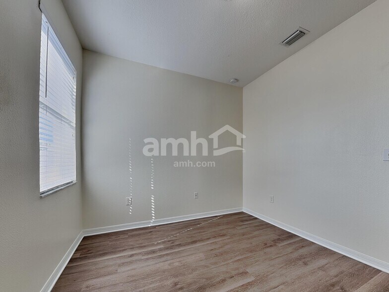 Building Photo - 6019 Blue Sage Dr