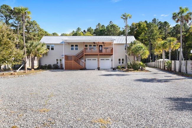 Building Photo - Fully furnished 1 bedroom 1 bath in fenced...