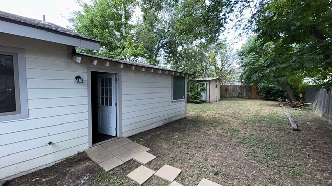 Building Photo - Charming 3 Bedroom/3 Bath Near TCU