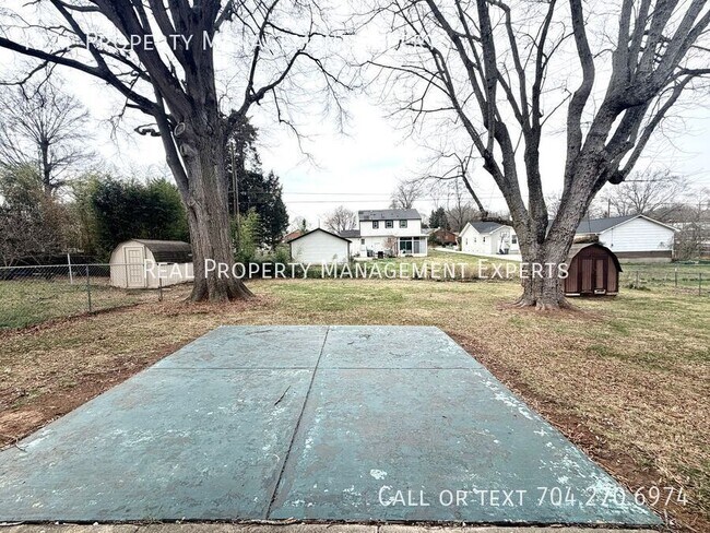 Building Photo - 4017 Tamerlane Dr