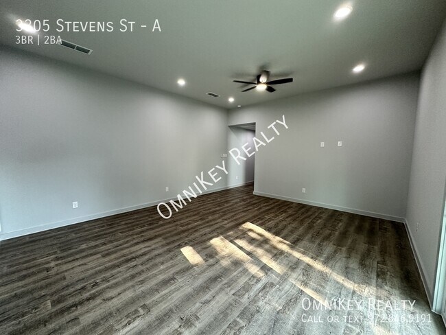 Building Photo - 3305 Stevens St