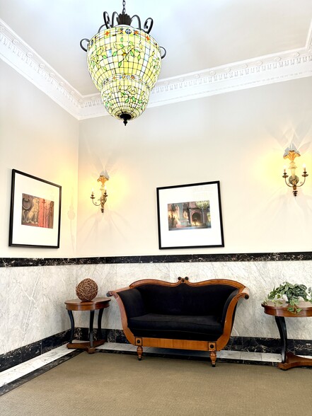 Building Photo - 2902 Porter St NW