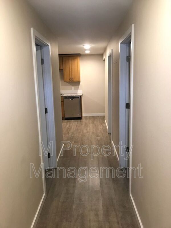 Building Photo - 250 S Harris Ave