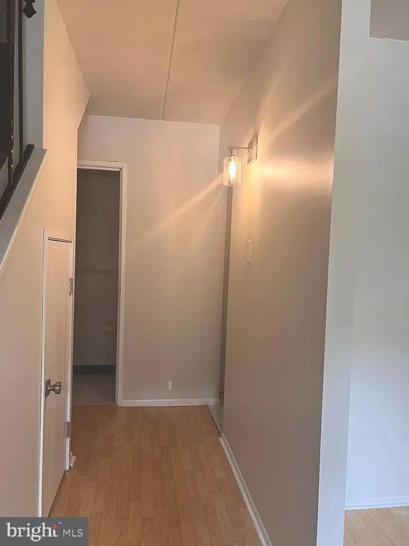 Building Photo - 207 Village Walk