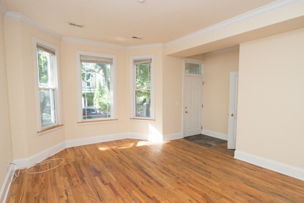 Building Photo - 1314 W Roscoe St