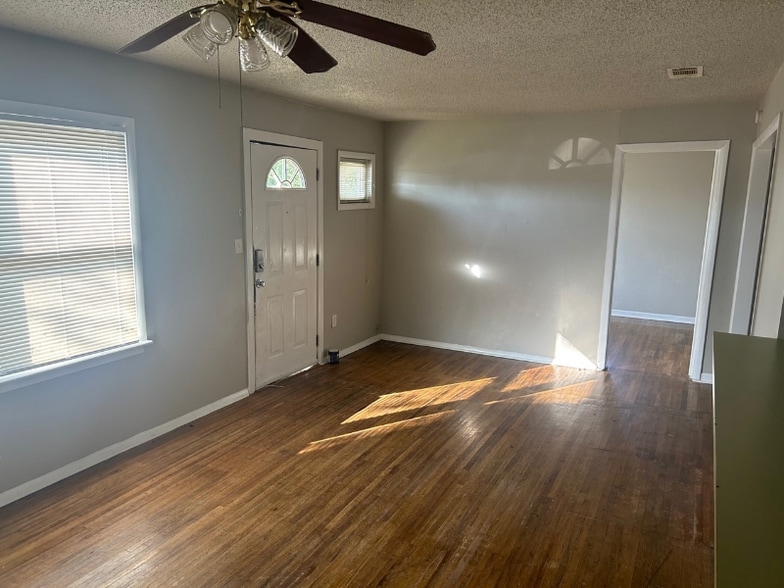 Building Photo - 5694 W 3rd St