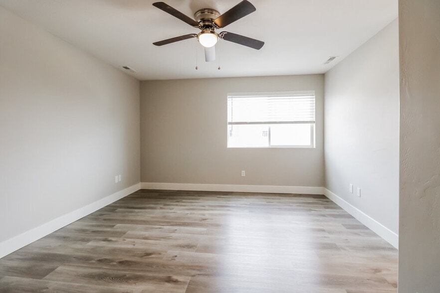 Building Photo - 3023 S Willow Creek Dr