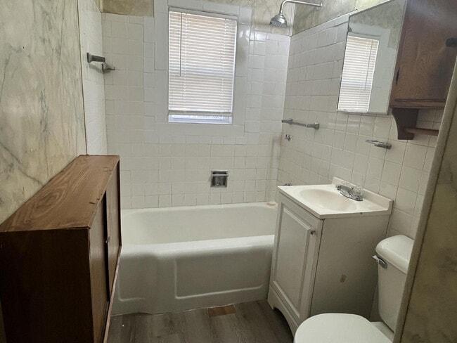 Building Photo - 1136 SE 21st St