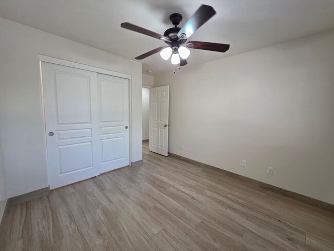 Building Photo - 3 bedroom 2 bathroom in NW Visalia!