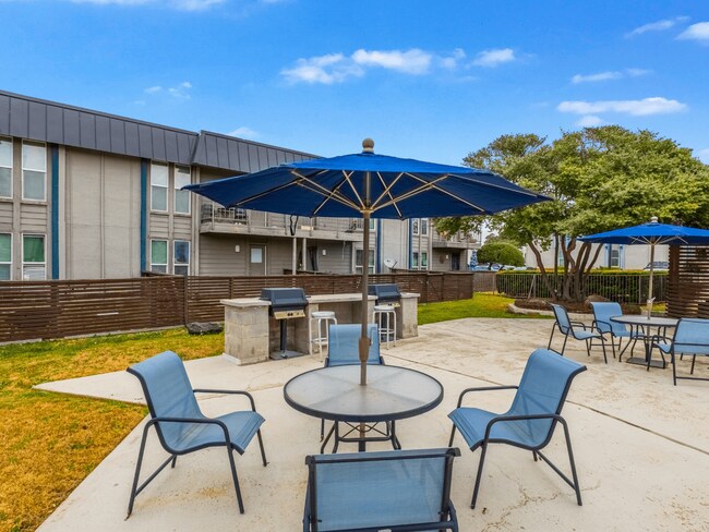 Building Photo - The Entro At Midtown