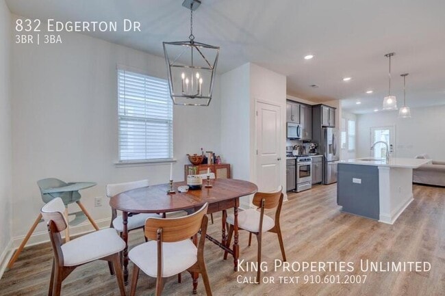 Building Photo - 832 Edgerton Dr