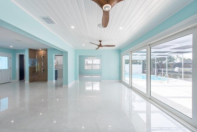 Building Photo - 4643 Bay Crest Dr