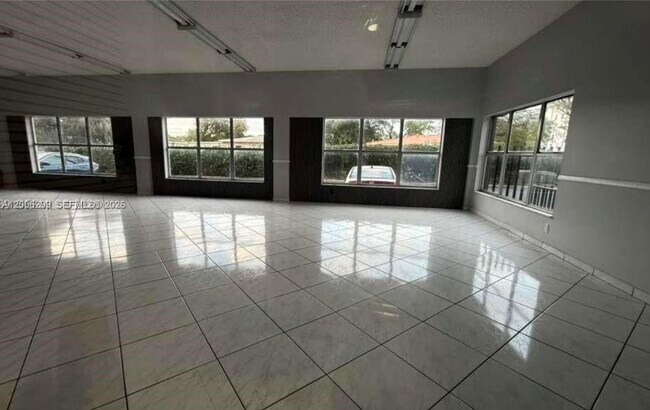 Building Photo - 16740 NE 9th Ave