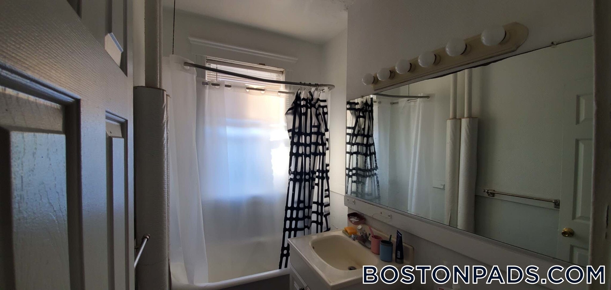 Building Photo - 89 Park Dr