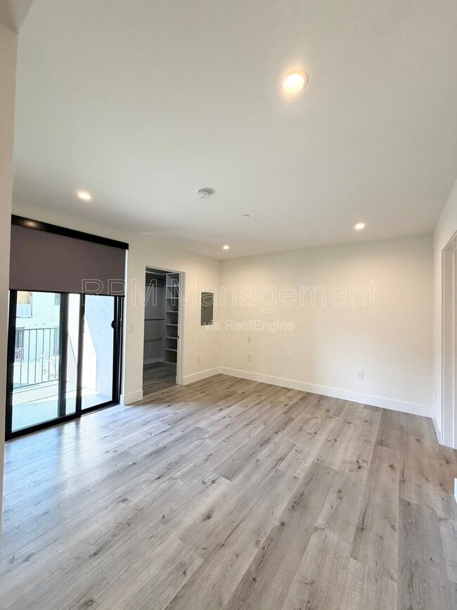 Building Photo - 5923 Laurel Canyon Blvd