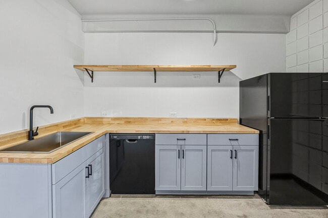 Building Photo - 415 S Weber St