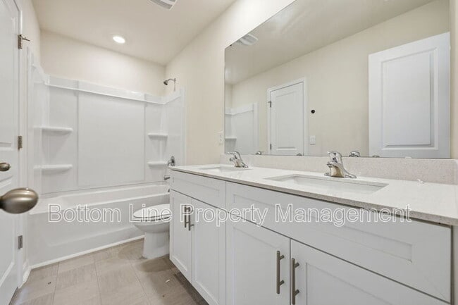 Building Photo - 413 Tucana St
