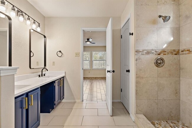 Building Photo - 2003 Dayflower Trce