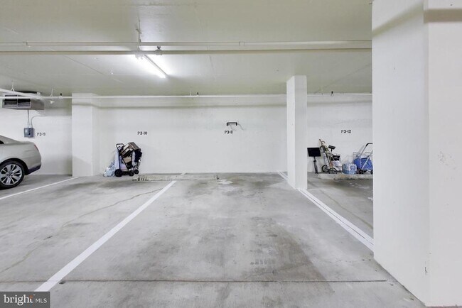 Building Photo - 1101 S Arlington Ridge Rd