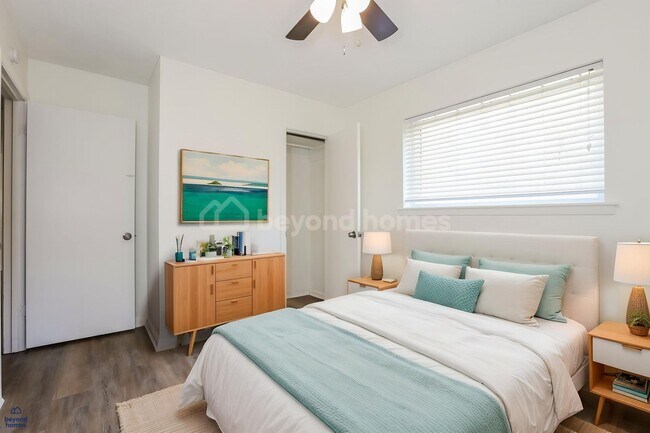 Building Photo - Charming Sherwood 3 BR Home with Fireplace & Big Yard