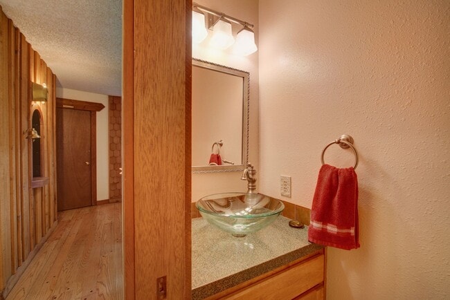 Building Photo - 3bd/2.5ba Edmonds Home