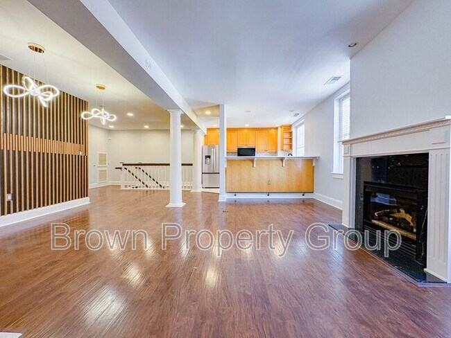 Building Photo - 123 Anderson St