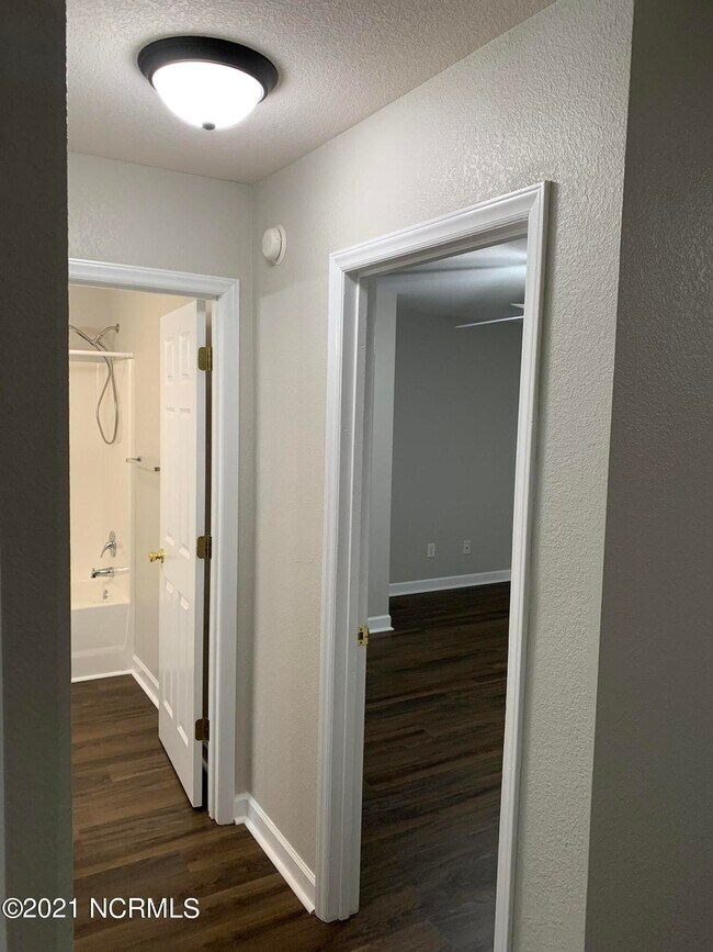 Building Photo - 4153 Brook Creek Ln