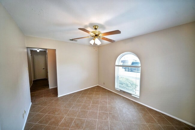 Building Photo - Charming 2-bed, 2-bath home in Universal C...