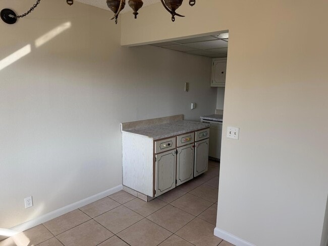 Building Photo - 500 Village Green Cir W