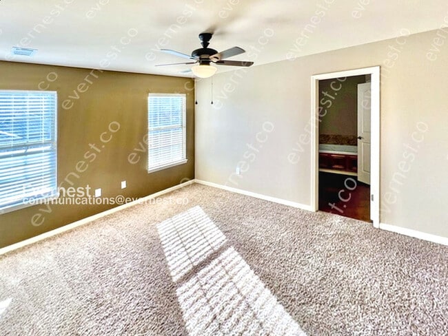 Building Photo - 958 James Madison Dr