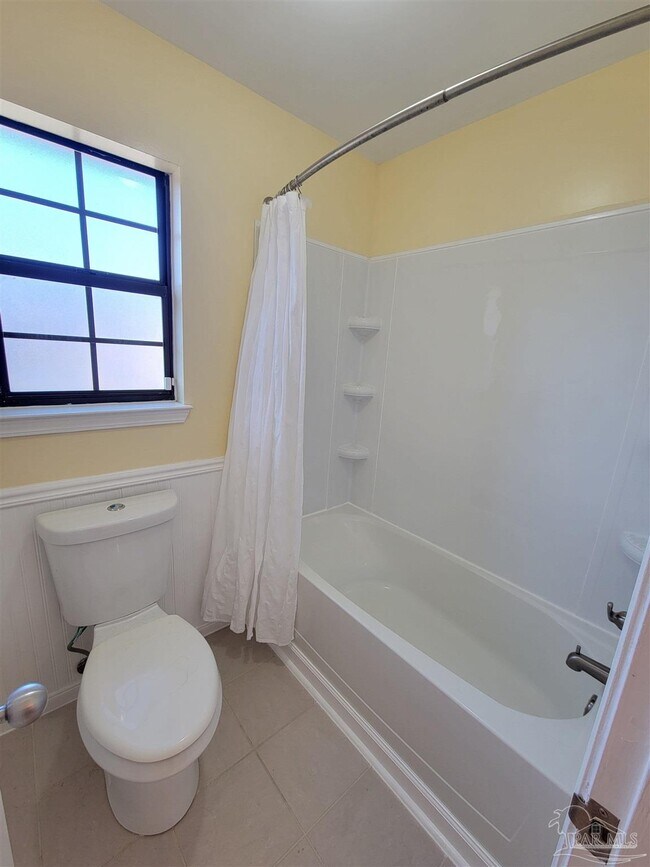 Building Photo - 1306 Pine Hill Cir