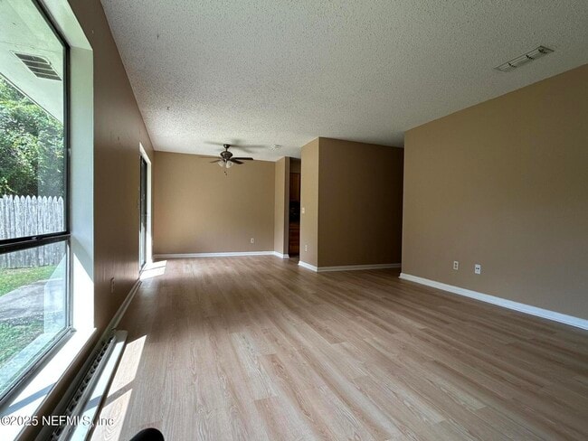 Building Photo - 808 Meadowbrook Dr