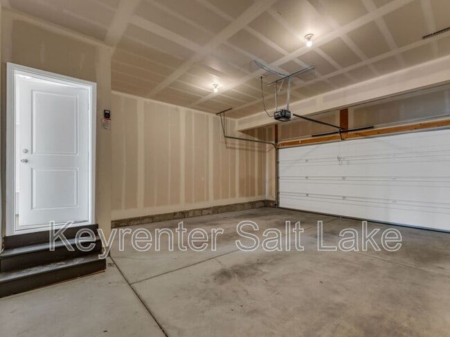 Building Photo - 8729 Park Slope Ln