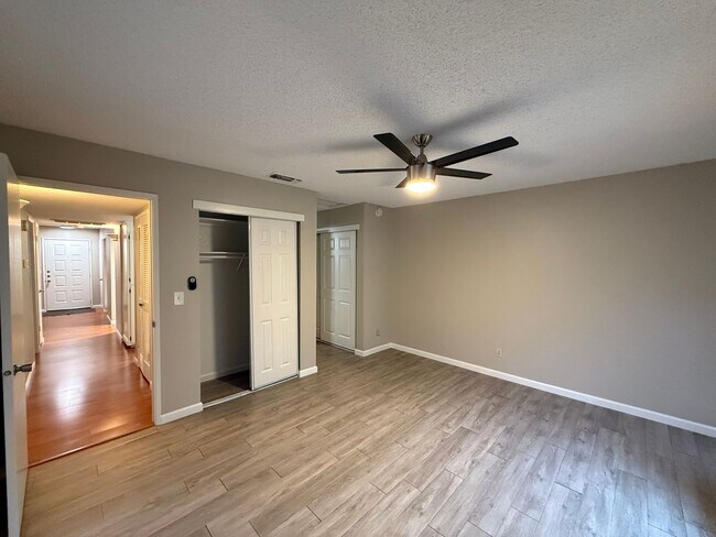 Building Photo - 2 bed 1 bath condo available in Natomas area