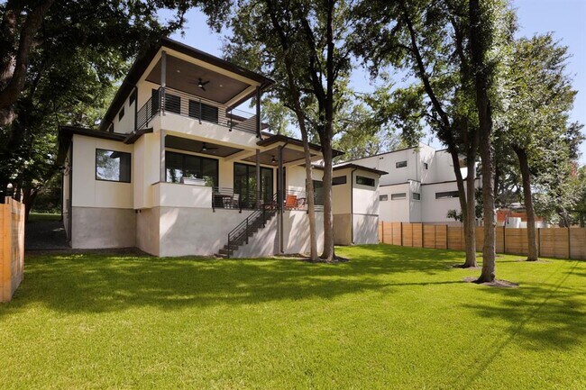 Building Photo - 3204 Westhill Dr