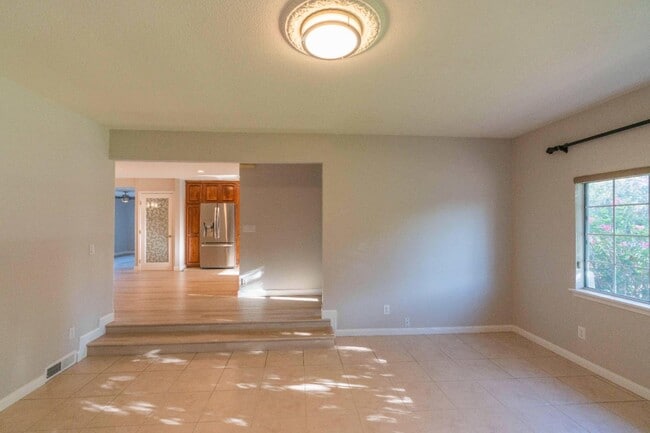 Building Photo - 6596 Almaden Rd