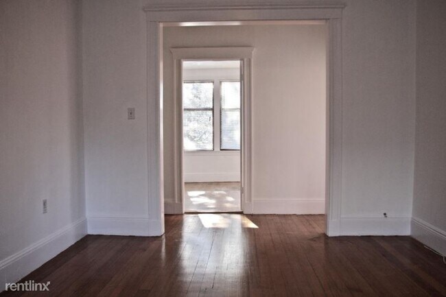 Building Photo - 3 br, 1 bath Condo - 206 Sumner Street