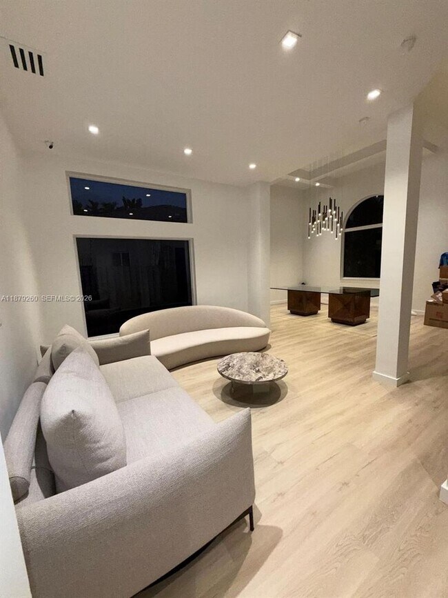 Building Photo - 5371 SW 32nd Terrace