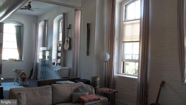 Building Photo - 408 Vine St