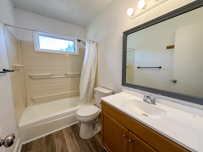 Building Photo - 3123 Fairbrook Dr