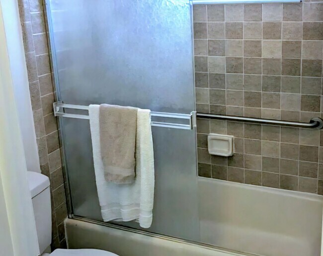 Building Photo - McGregor Woods  Community with Natural Surrounding Charm. Close to Sanibel.